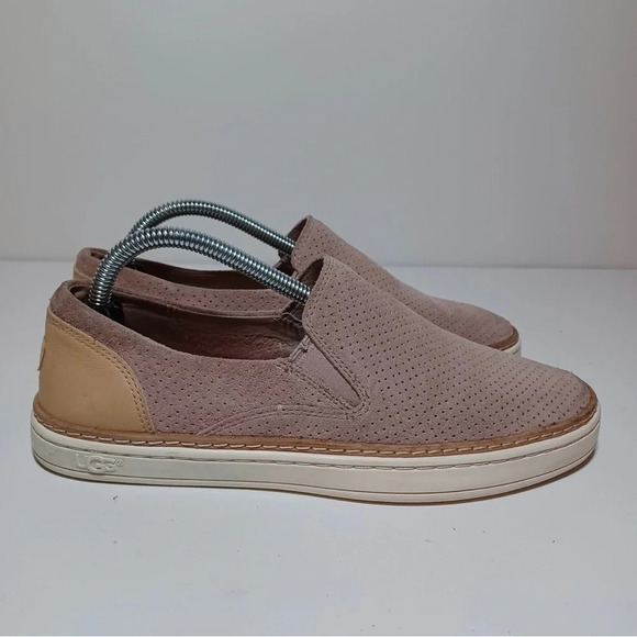 UGG ADLEY PERF WOMENS FASHION SNEAKERS S/N 1018375 SUEDE COLOR MOLE SIZE 6 US - Picture 2 of 9
